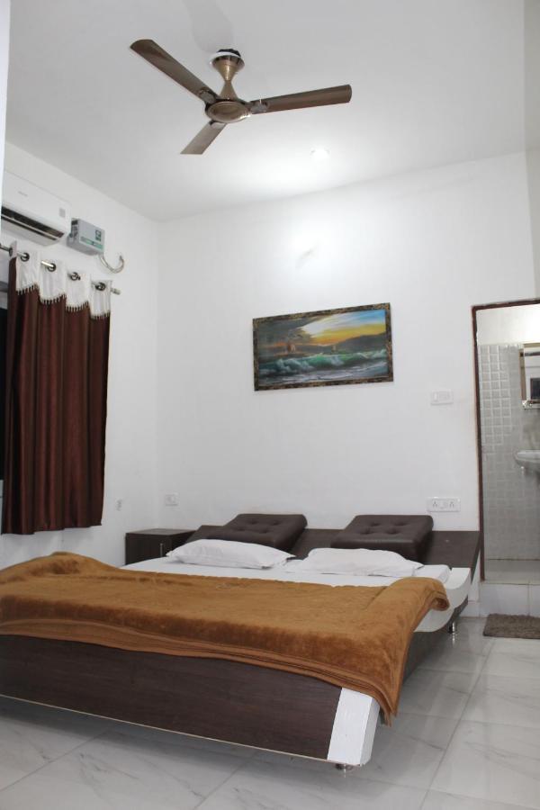 Sunset Backpackers Hostel Orchha Buitenkant foto