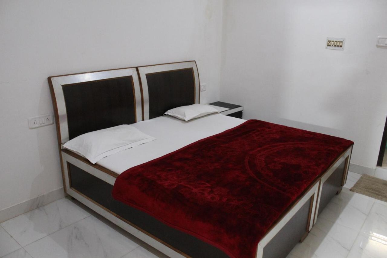 Sunset Backpackers Hostel Orchha Buitenkant foto