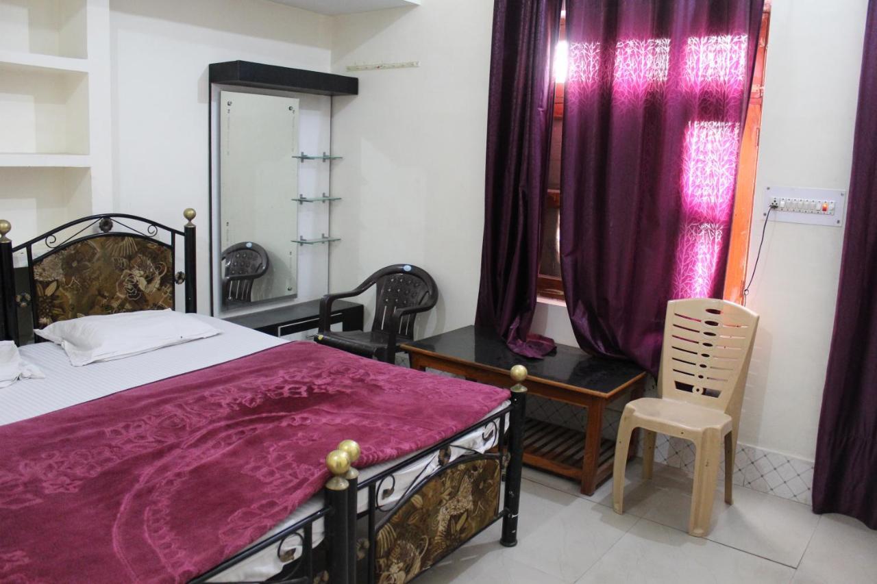 Sunset Backpackers Hostel Orchha Buitenkant foto